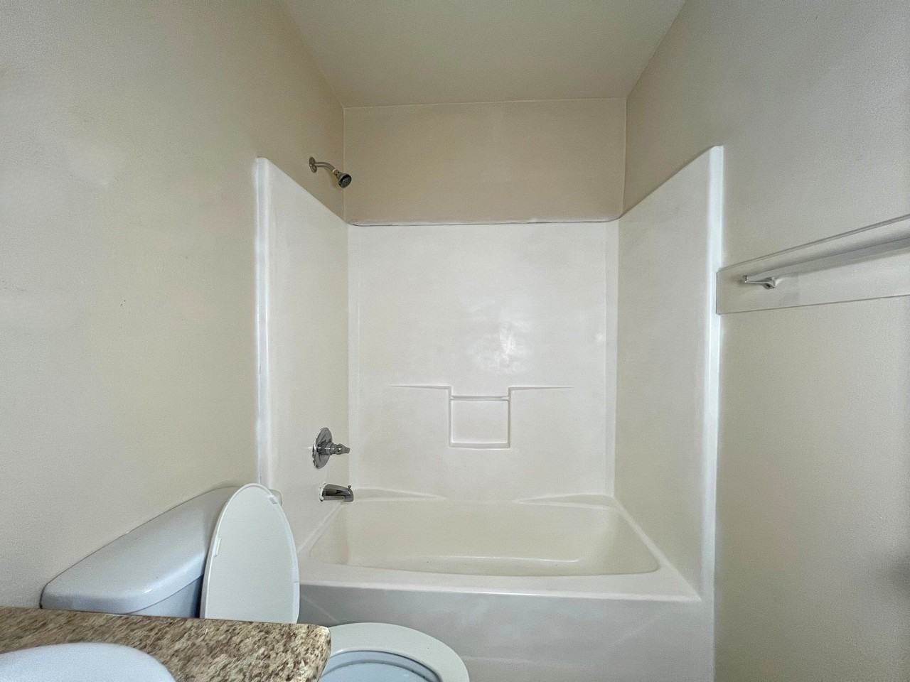 418 W Plum St - Photo 5 of 9