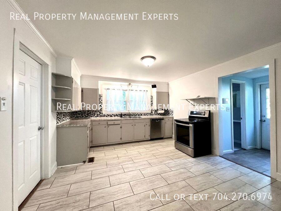 319 Doster Ave - Photo 4 of 17