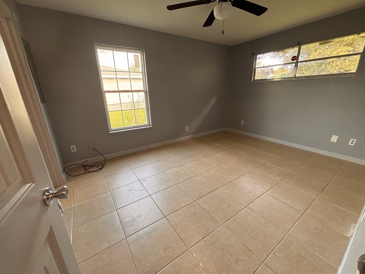 1318 Sw Ackard Ave - Photo 3 of 9