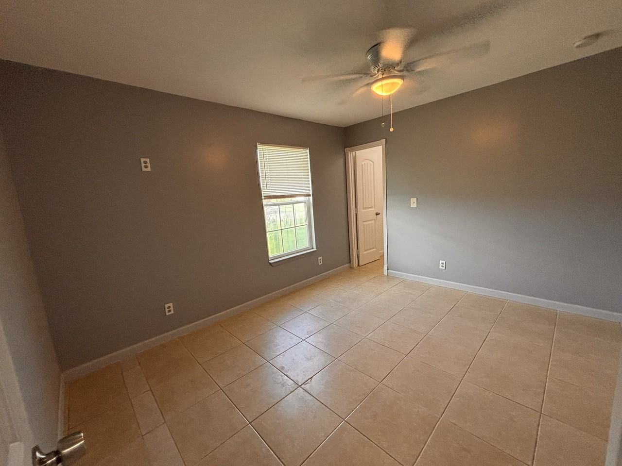 1318 Sw Ackard Ave - Photo 7 of 9