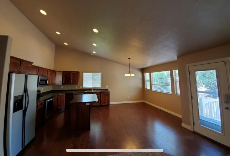 785 Sage Dr - Photo 2 of 16