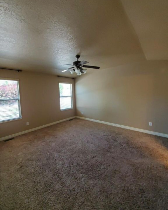 785 Sage Dr - Photo 4 of 16
