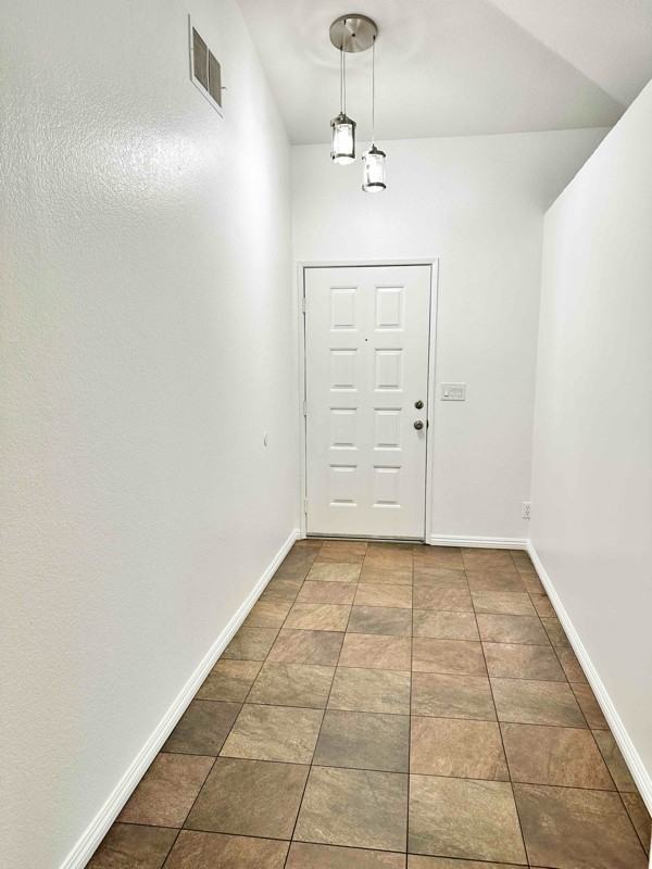 3060 Christina St - Photo 5 of 21
