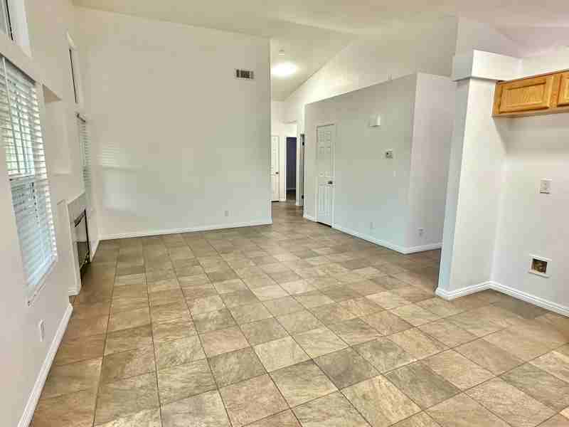 3060 Christina St - Photo 7 of 21