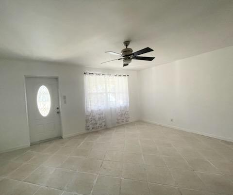 2349 Ne 9th St - Photo 3 of 8