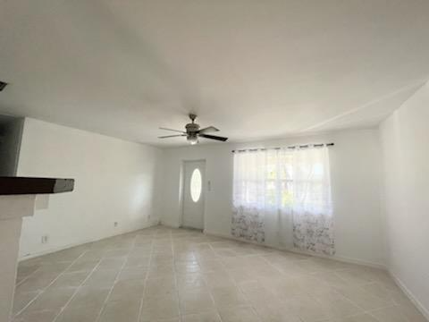 2349 Ne 9th St - Photo 4 of 8