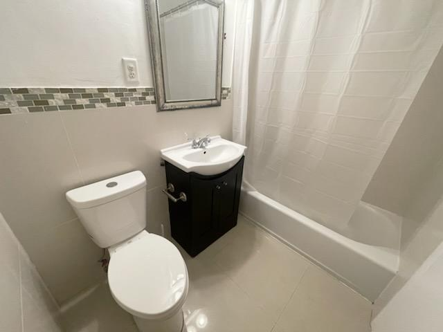 2349 Ne 9th St - Photo 5 of 8