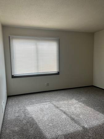 1072 Carmel Ct - Photo 3 of 9