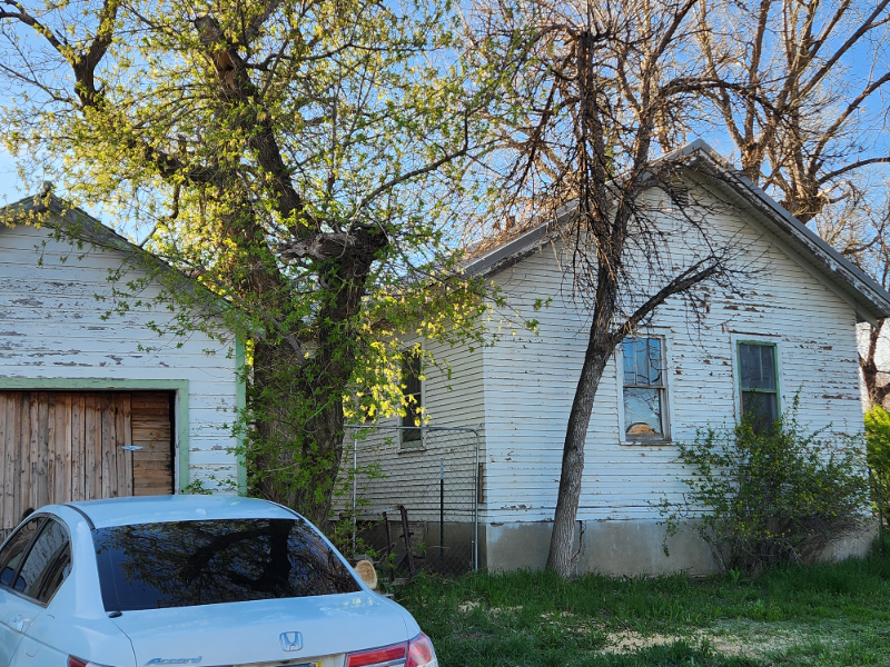 701 11th St - Photo 2 of 5