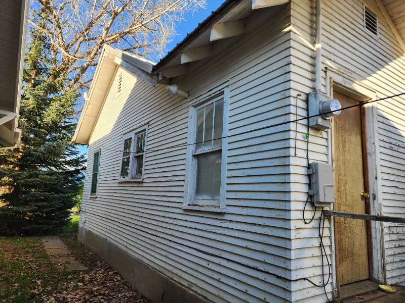 701 11th St - Photo 4 of 5