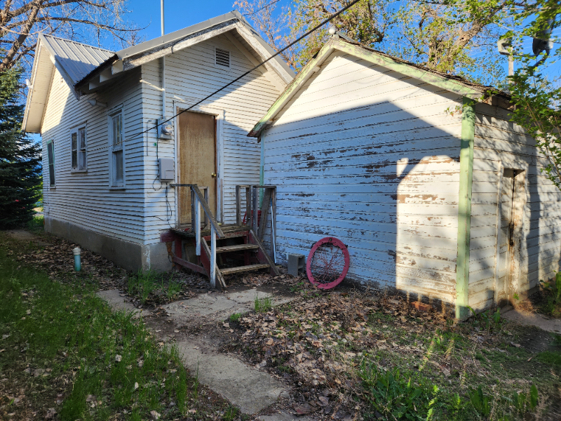 701 11th St - Photo 5 of 5