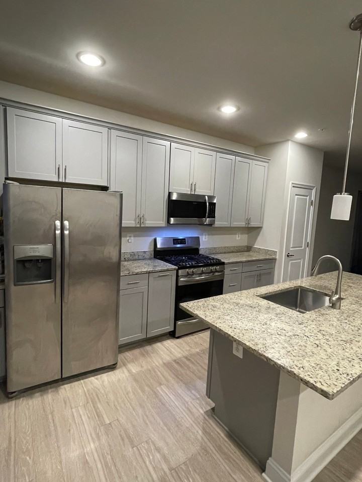 551 Roszel Way - Photo 3 of 11