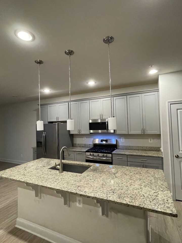 551 Roszel Way - Photo 4 of 11