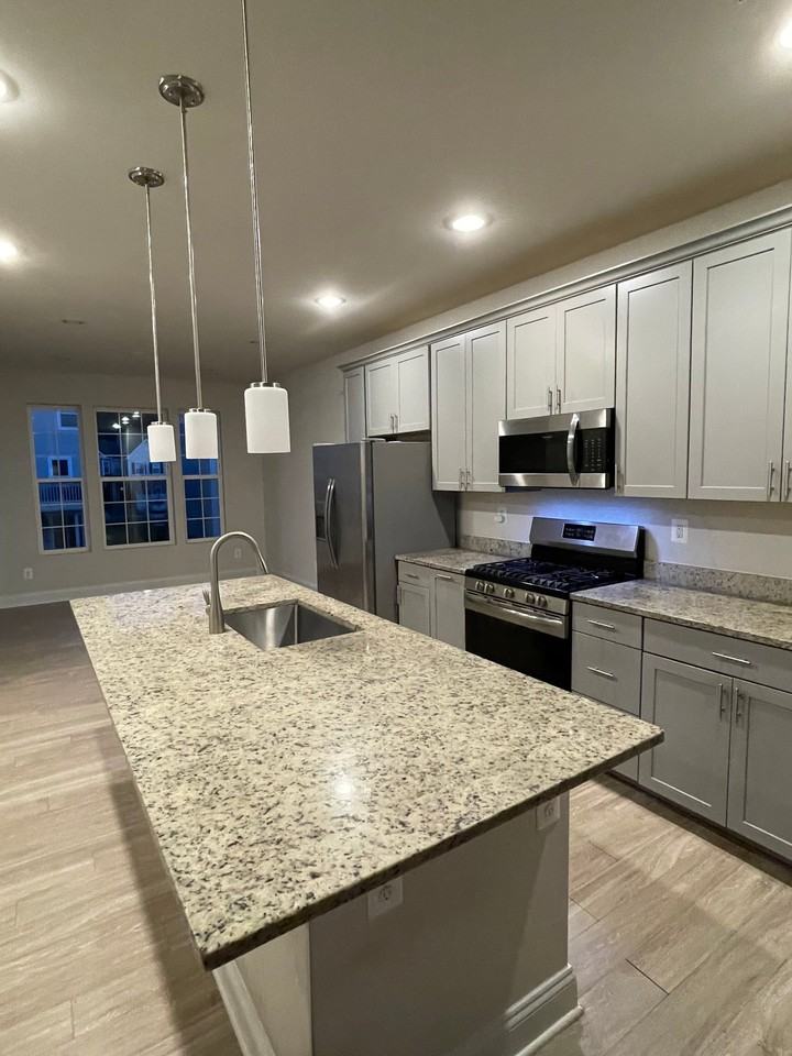 551 Roszel Way - Photo 5 of 11