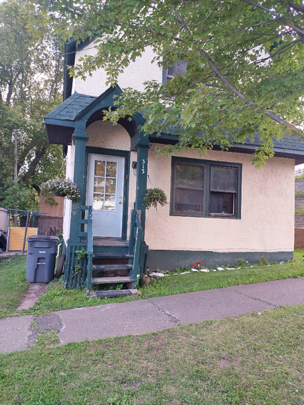 313 N 7th Ave E #1stFL - Photo 2 of 19