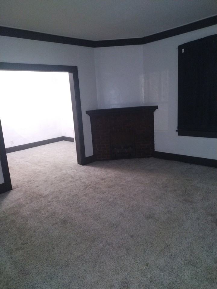 313 N 7th Ave E #1stFL - Photo 7 of 19