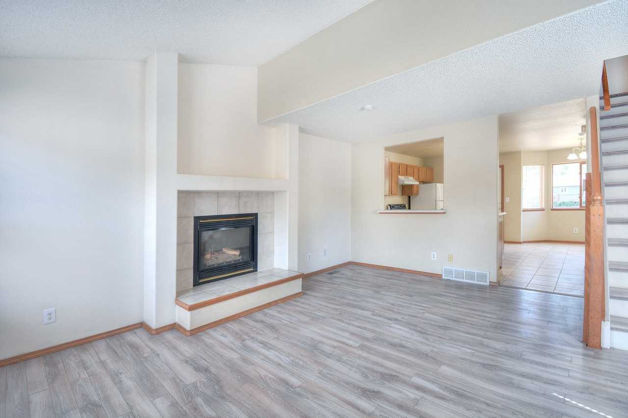 2540 Lyncrest Dr - Photo 2 of 16