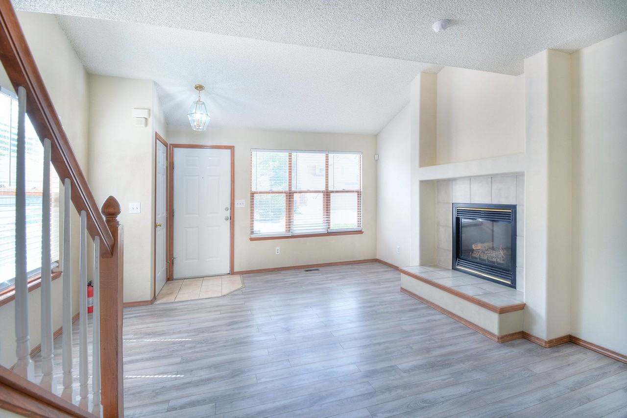 2540 Lyncrest Dr - Photo 3 of 16
