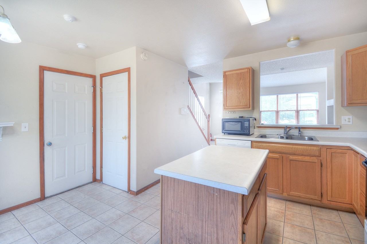 2540 Lyncrest Dr - Photo 6 of 16