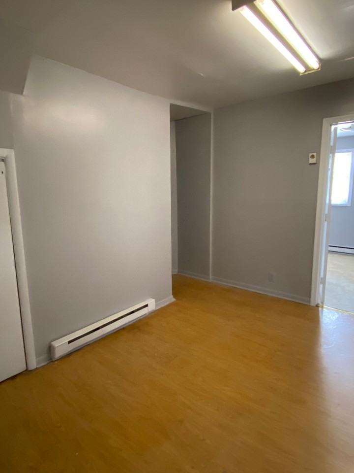 407 N Centre St - Photo 4 of 10