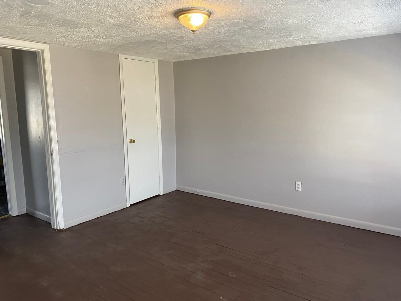 407 N Centre St - Photo 6 of 10