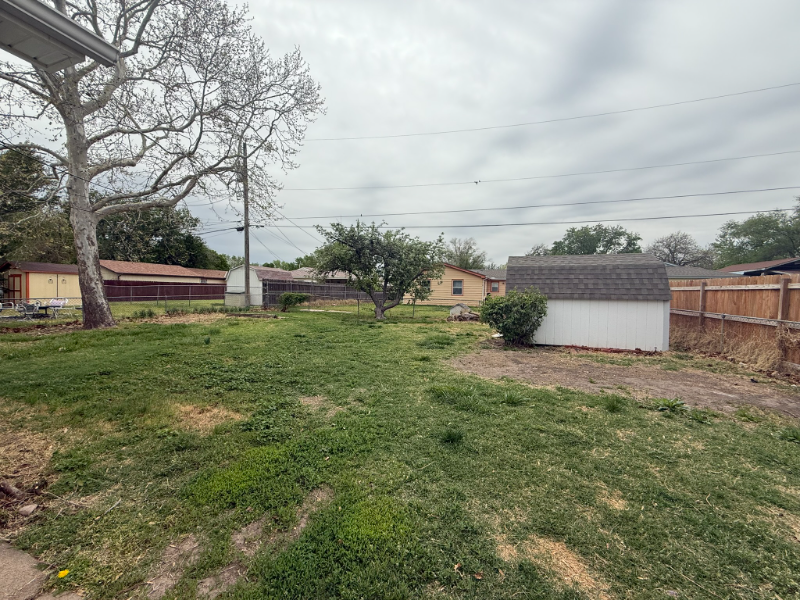 2421 W Lydia St - Photo 3 of 11