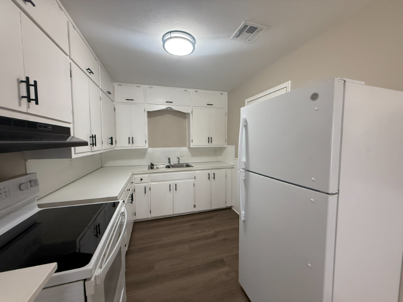 2421 W Lydia St - Photo 7 of 11