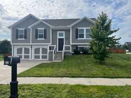 featured image of 904 N Cypress Cir