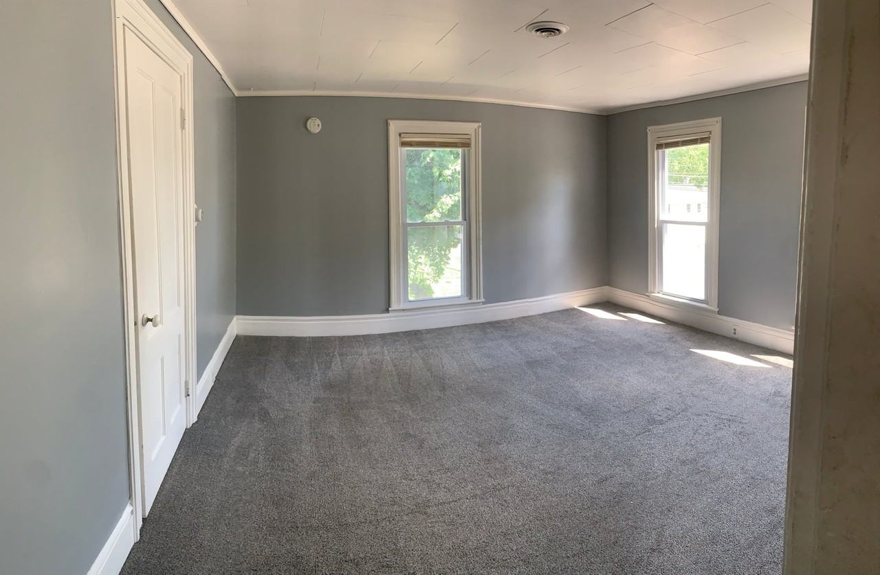 131 Caledonia St - Photo 2 of 7
