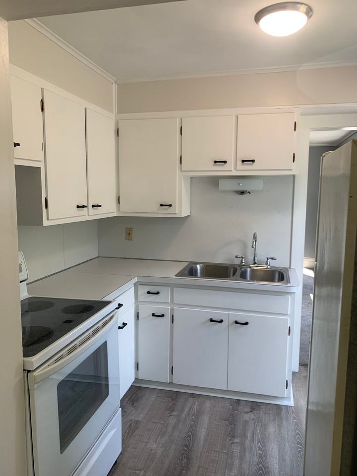 131 Caledonia St - Photo 5 of 7
