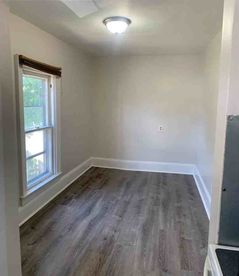 131 Caledonia St - Photo 6 of 7