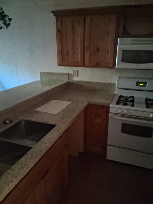775 Summit Blvd #4 - Photo 5 of 12