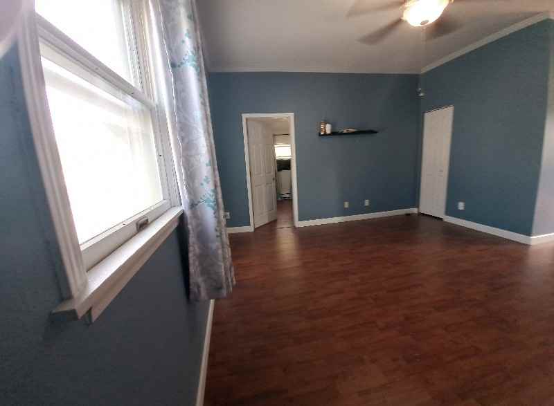 718 Center St - Photo 6 of 14