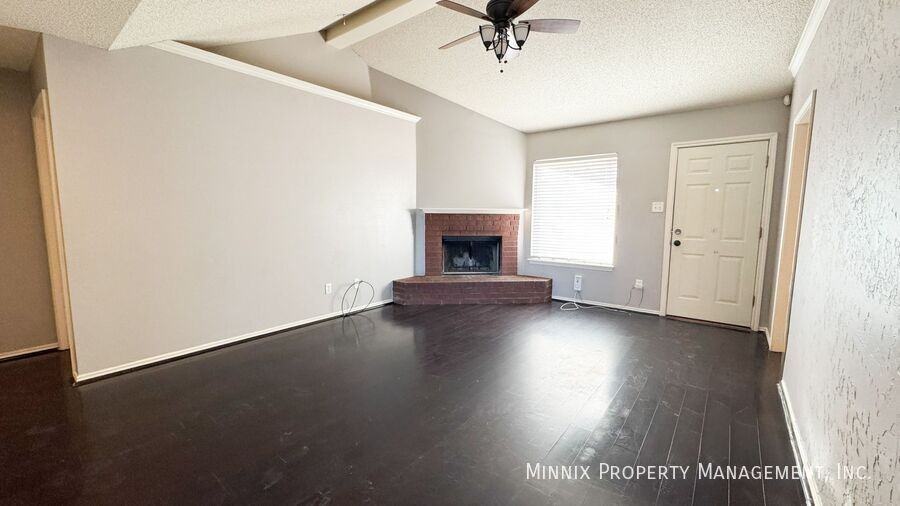 10604 Boston Ave - Photo 6 of 19