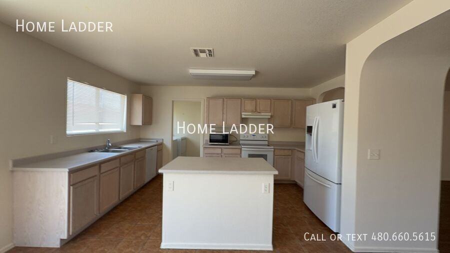 10665 E Bramble Ave - Photo 3 of 23