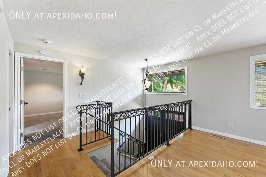 801 N Haines St - Photo 7 of 45