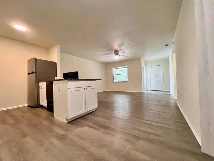 430 Avenue B Ne #C - Photo 5 of 9