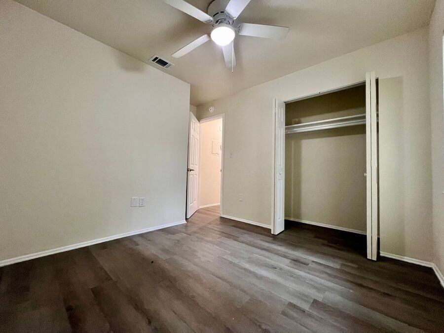 430 Avenue B Ne #C - Photo 7 of 9