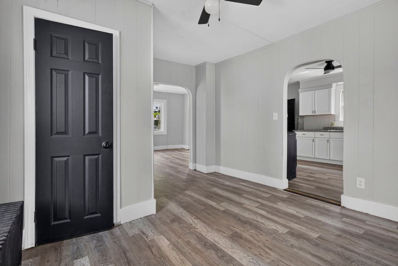 571 Amherst St - Photo 6 of 14