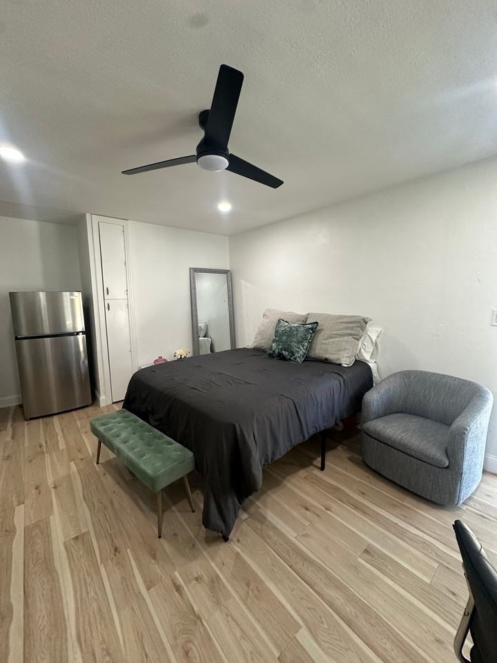 300 30Th Ave St N #C - Photo 2 of 5