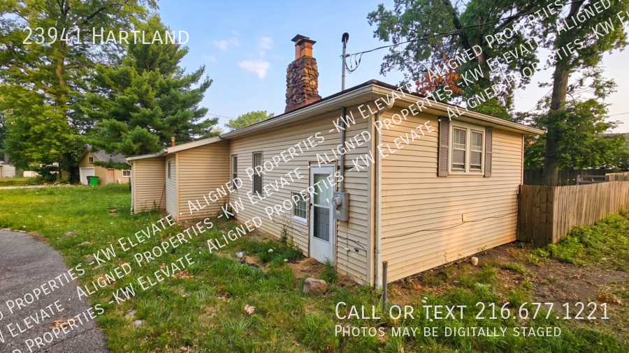 23941 Hartland Dr - Photo 2 of 13