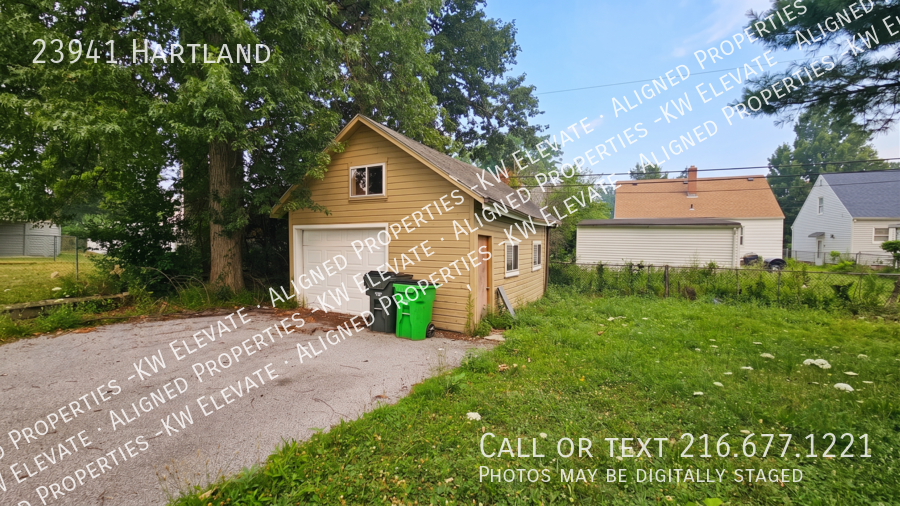 23941 Hartland Dr - Photo 4 of 13
