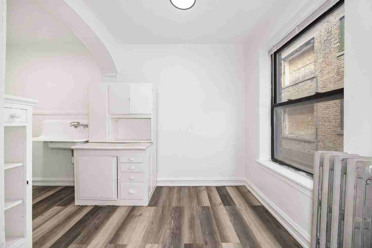 158 N Central Ave #404 - Photo 7 of 24