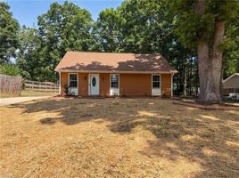 featured image of 4708 Chaucer Dr