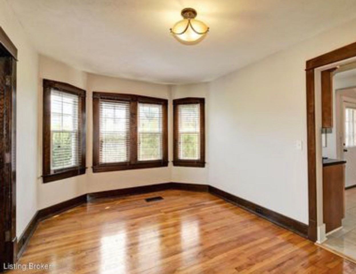 644 Ervay Ave - Photo 4 of 18