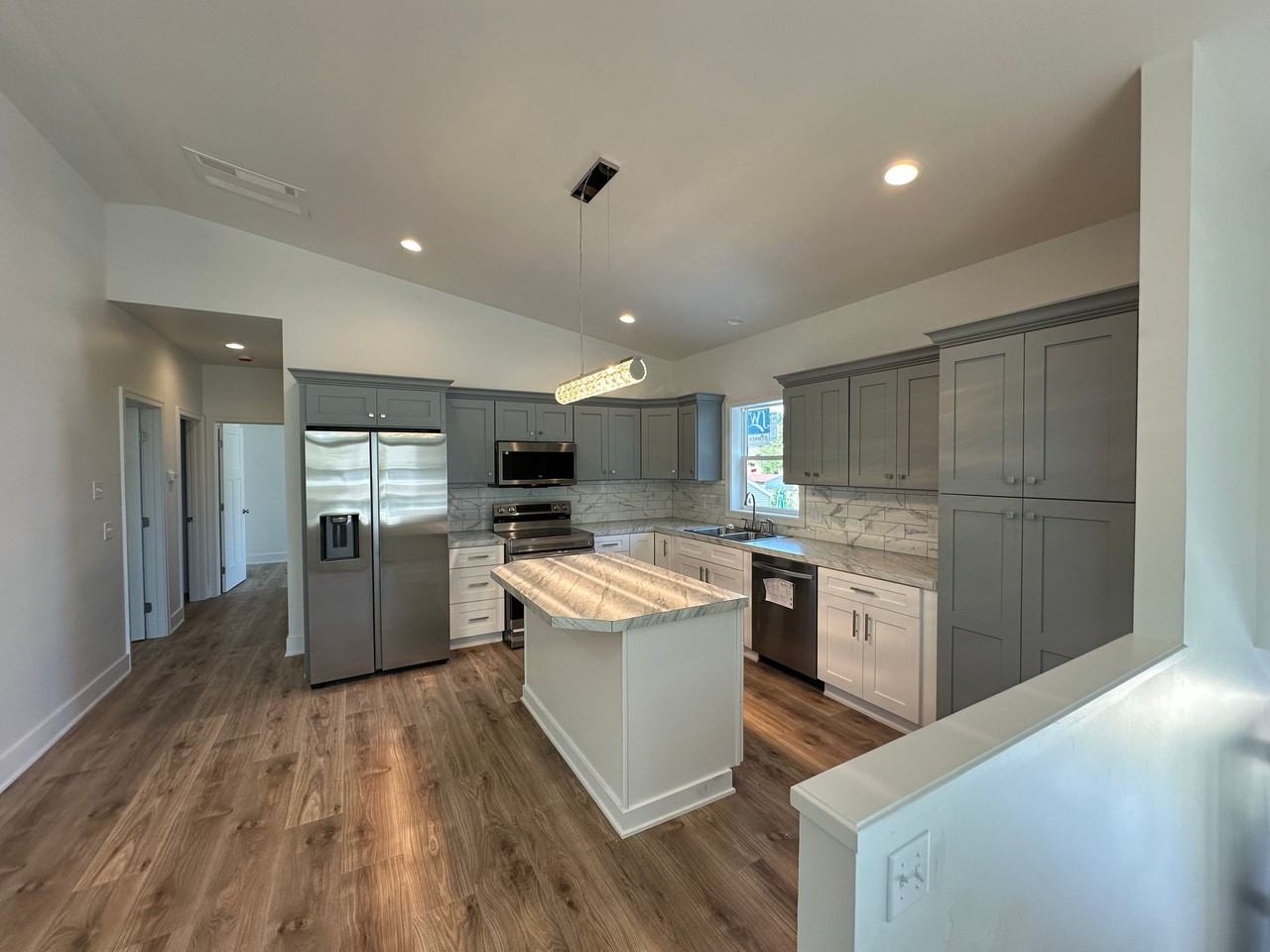 38 Manchester Rd Sw #1 - Photo 4 of 10