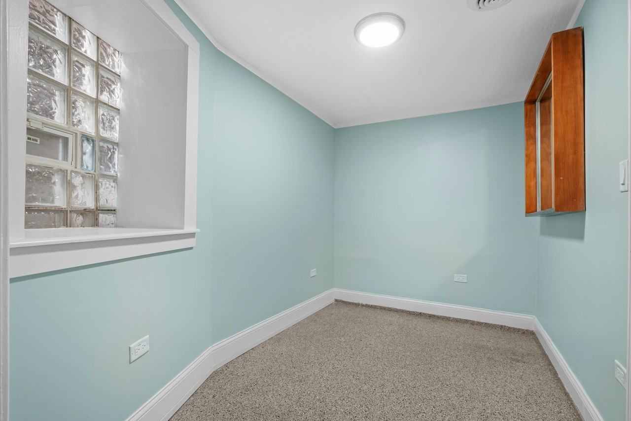 2321 S Albany Ave #G - Photo 3 of 14