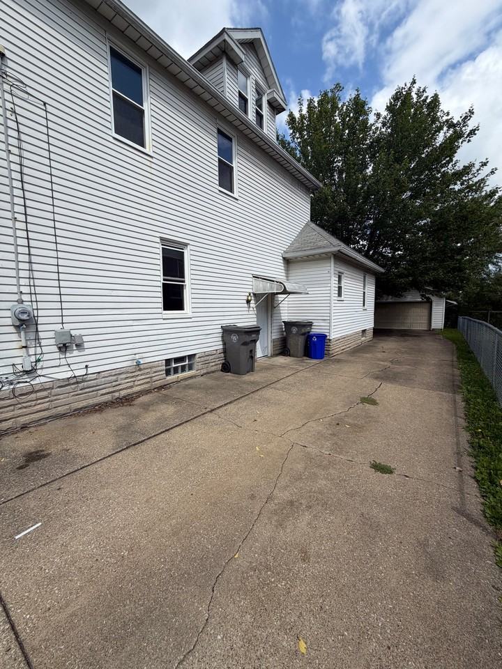 1742 Midland Ave - Photo 3 of 12