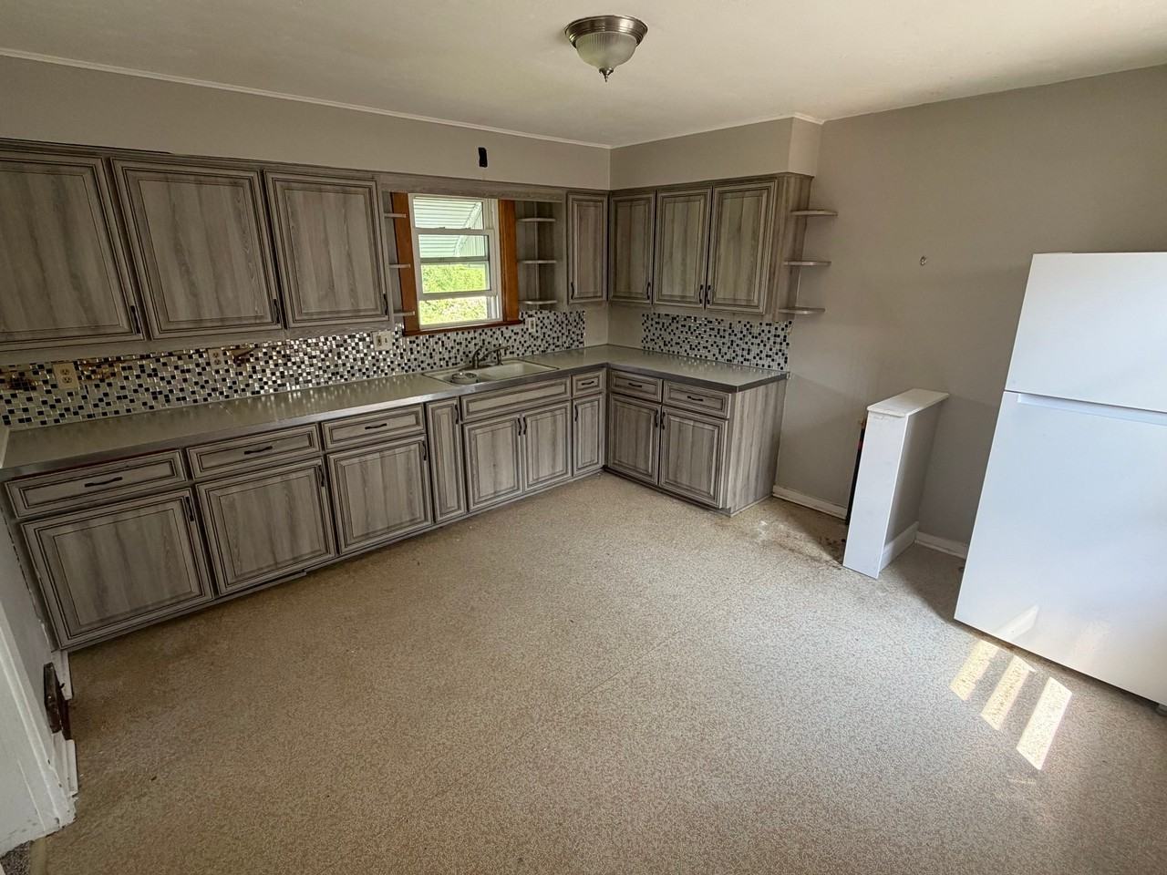 1742 Midland Ave - Photo 6 of 12
