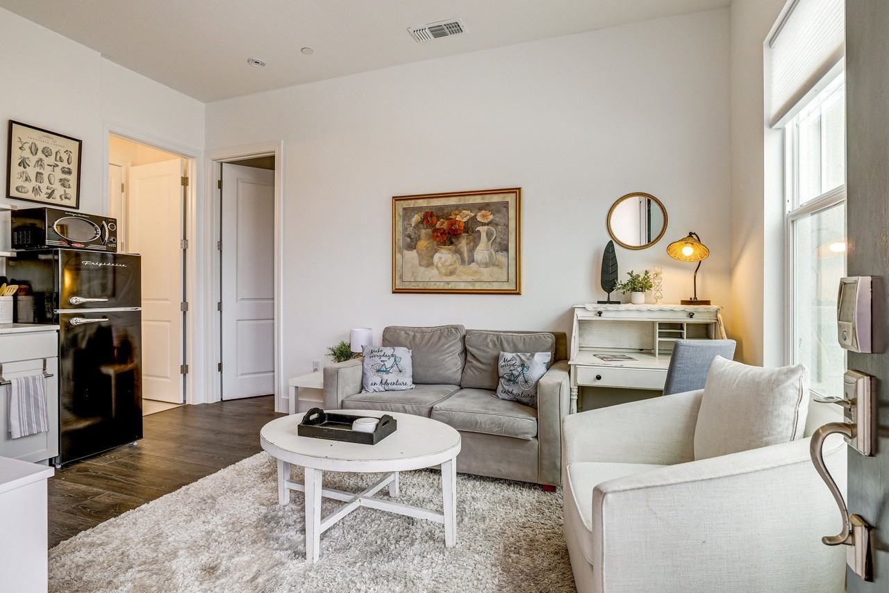 4335 Hooded Crow Cir #2 - Photo 4 of 18